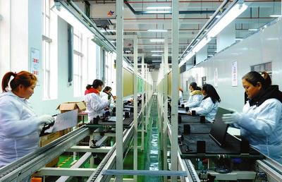 千余臺電腦液晶顯示器搭乘“長安號”啟運吉爾吉斯斯坦，助力中亞通訊產品市場發(fā)展