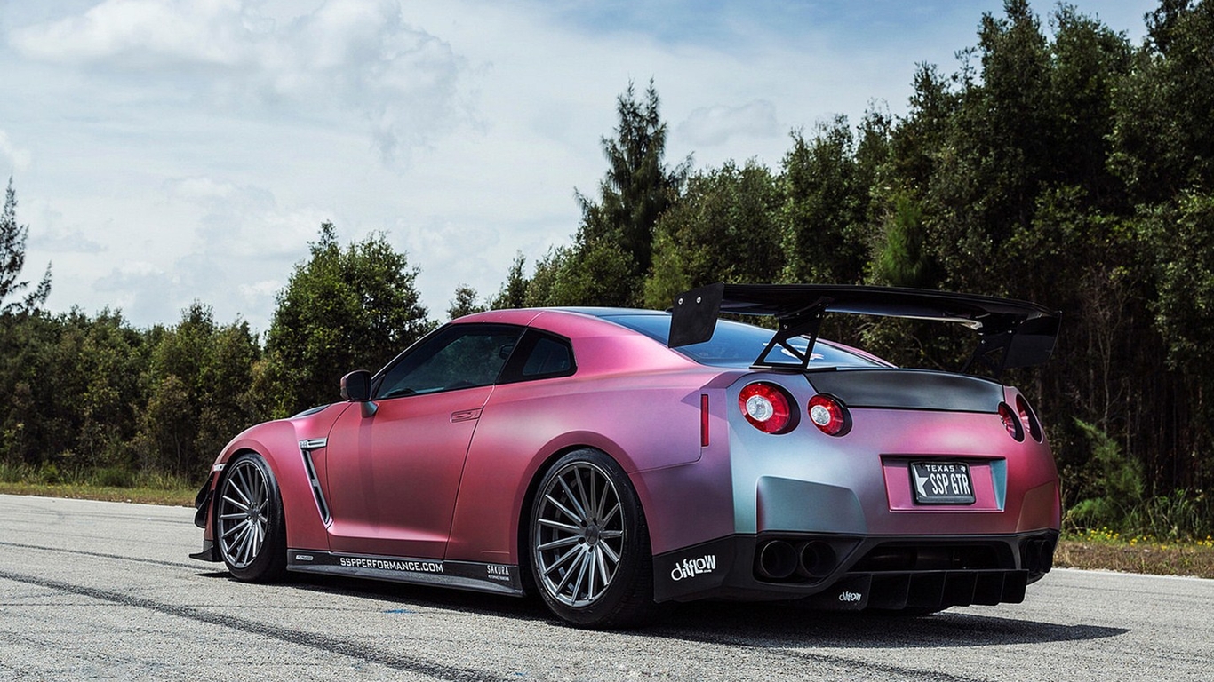 日產(chǎn)GT-R R35改裝車(chē) 高清桌面壁紙，駕馭視覺(jué)的機(jī)械藝術(shù)